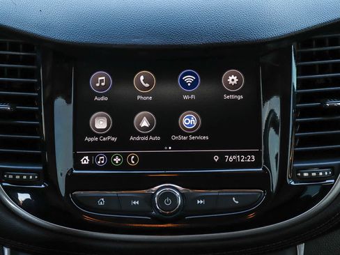 Used 2020 Chevrolet Trax LT w/ LT Convenience Package image 13