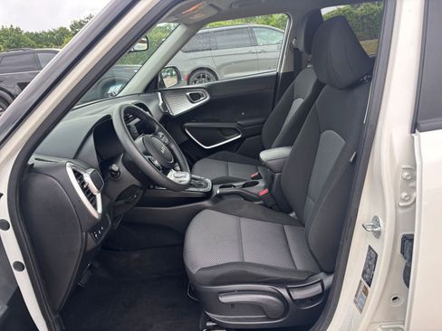 Used 2025 Kia Soul LX w/ LX Technology Package image 24