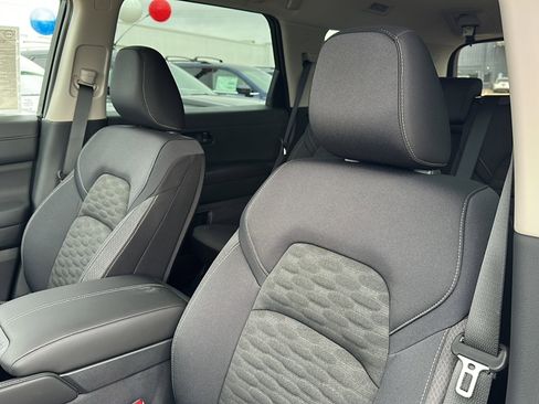 New 2025 Nissan Pathfinder SV image 11