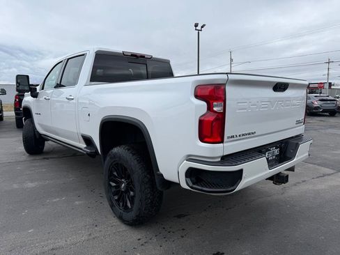 Used 2022 Chevrolet Silverado 2500 High Country image 9