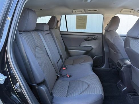 Used 2024 Toyota Highlander LE image 31