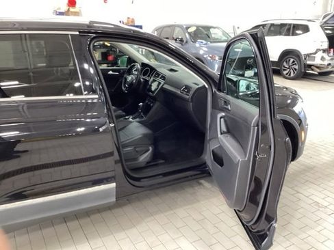 Used 2018 Volkswagen Tiguan SEL AWD/4WD image 11
