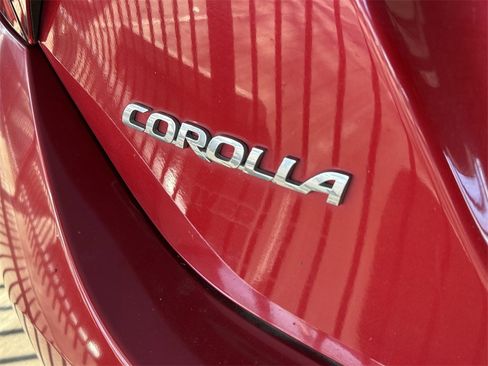 Used 2014 Toyota Corolla LE image 9