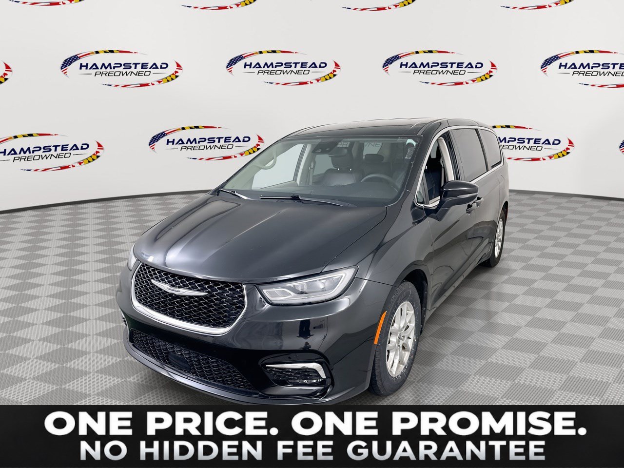 Used 2023 Chrysler Pacifica Touring-L FWD image 1