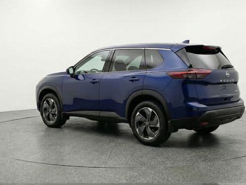 Used 2025 Nissan Rogue SV image 6