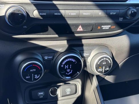 Used 2025 Hyundai Venue SEL image 19