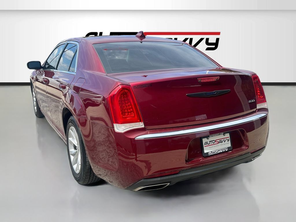 Used 2020 Chrysler 300 Touring RWD image 5