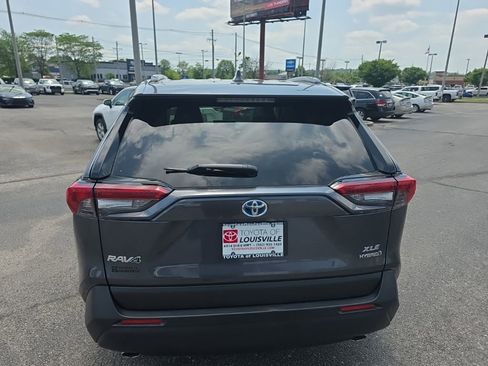 Certified 2022 Toyota RAV4 XLE Premium AWD/4WD image 6