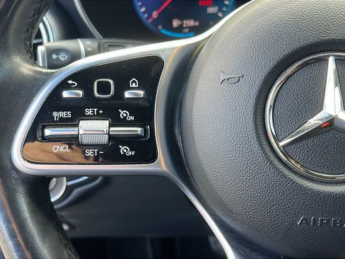 Used 2021 Mercedes-Benz GLC 300 4MATIC image 9