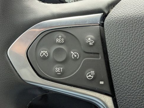 Used 2023 Chevrolet Traverse Premier image 28