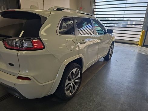 Used 2019 Jeep Cherokee Overland w/ Technology Group AWD/4WD image 3