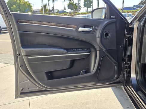 Used 2019 Chrysler 300 Limited RWD image 11