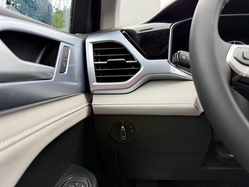 New 2026 Volkswagen Taos SE AWD/4WD image 44