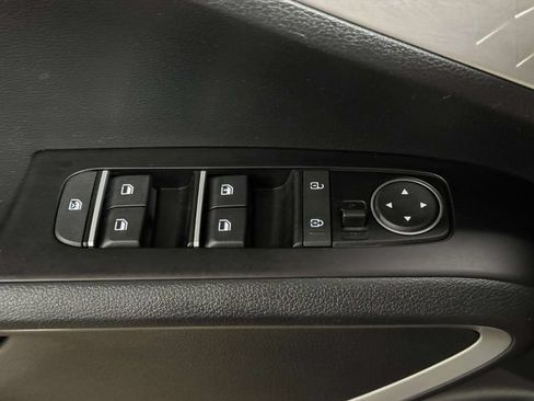 Used 2025 Kia Soul LX w/ LX Technology Package FWD image 18