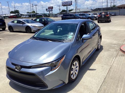 Used 2026 Toyota Corolla LE FWD image 3
