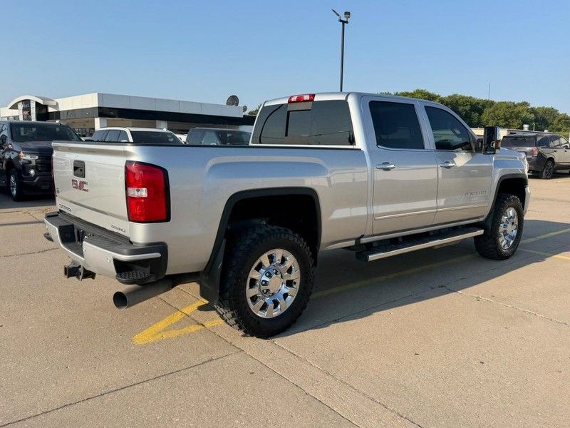 Used 2018 GMC Sierra 2500 Denali w/ Duramax Plus Package AWD/4WD image 3