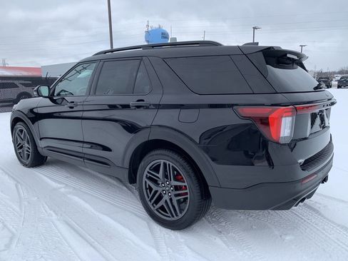 Used 2025 Ford Explorer ST image 5