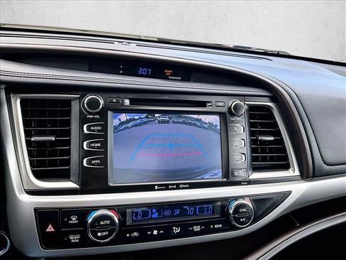 Used 2016 Toyota Highlander XLE AWD/4WD image 21