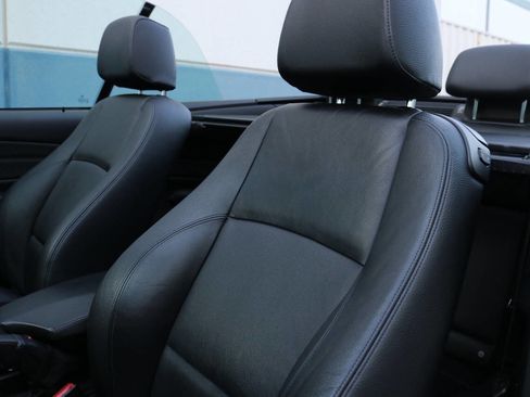 Used 2011 BMW 135i Convertible image 33