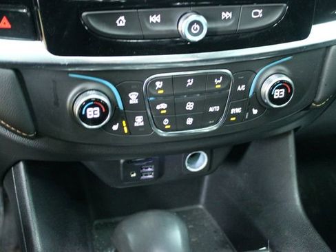 Used 2021 Chevrolet Traverse LT image 19