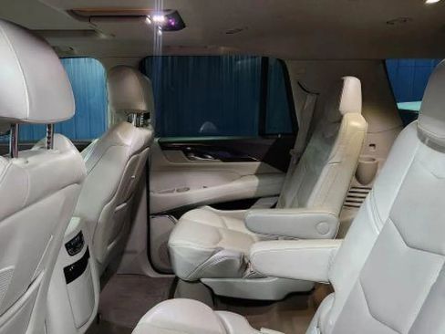 Used 2015 Cadillac Escalade Premium image 23