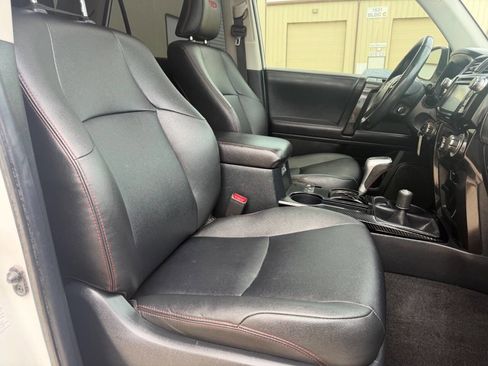 Used 2019 Toyota 4Runner TRD Off-Road Premium AWD/4WD image 13