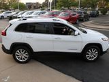 Used 2017 Jeep Cherokee Limited image 5