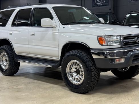 Used 2000 Toyota 4Runner SR5 w/ Upgrade Value Pkg 4 AWD/4WD image 3