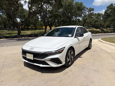New 2025 Hyundai Elantra SEL FWD image 2