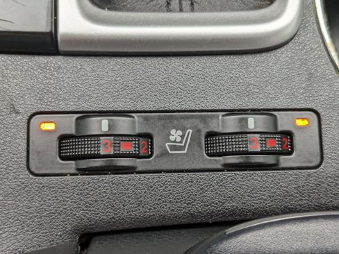 Used 2017 Toyota Highlander Limited image 30