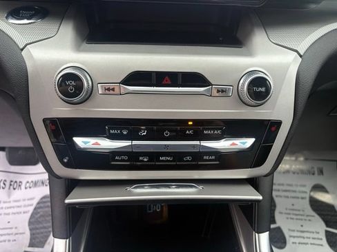 Used 2024 Ford Explorer XLT w/ Equipment Group 202A AWD/4WD image 20