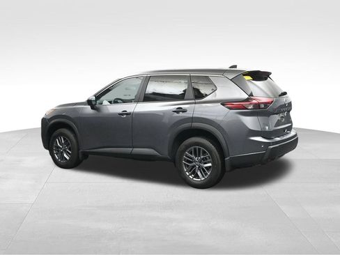Used 2024 Nissan Rogue S AWD/4WD image 3