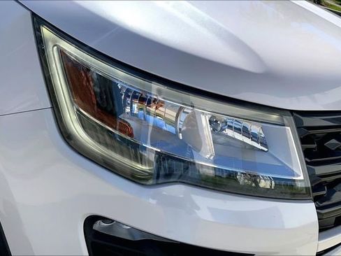 Used 2018 Ford Explorer XLT w/ Equipment Group 202A FWD image 27