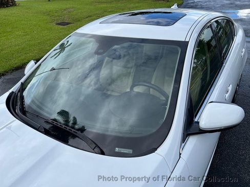 Used 2013 Jaguar XF image 25