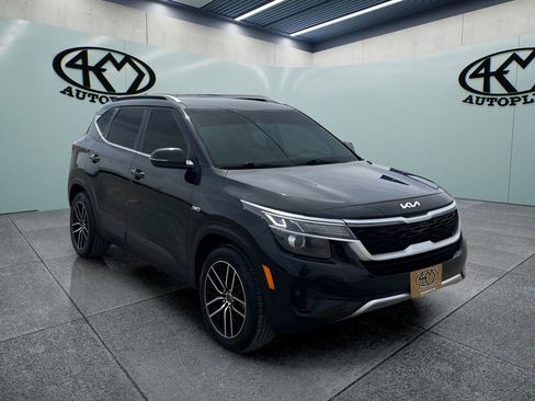 Used 2023 Kia Seltos EX AWD/4WD image 1