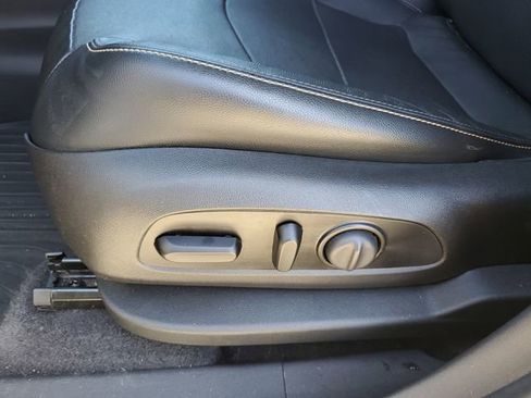 Used 2020 Chevrolet Equinox LT w/ Midnight Edition image 16