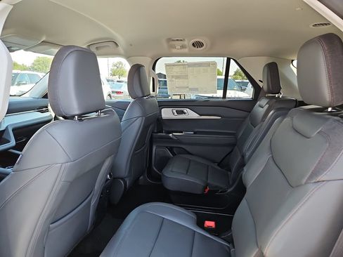 New 2026 Ford Explorer Active w/ Active Comfort Package RWD image 19