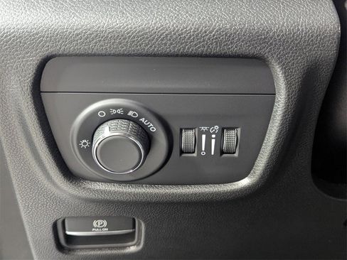 New 2025 Jeep Grand Cherokee Altitude image 13