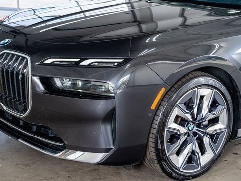 Used 2024 BMW i7 xDrive60 image 12