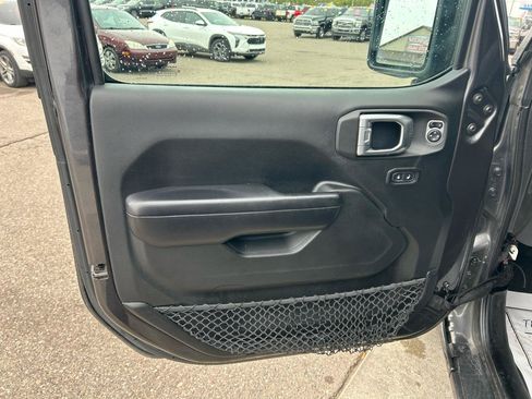 Used 2018 Jeep Wrangler Unlimited Sport S AWD/4WD image 14