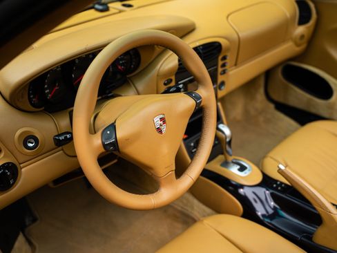 Used 2001 Porsche 911 Carrera RWD image 4