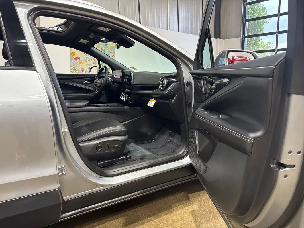 Used 2024 Chevrolet Blazer EV LT AWD/4WD image 58