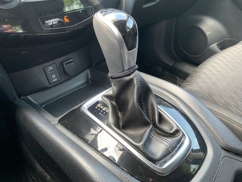 Used 2017 Nissan Rogue S FWD image 26