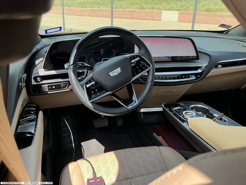 Used 2024 Cadillac Lyriq Sport w/ Nappa Leather Package AWD/4WD image 8