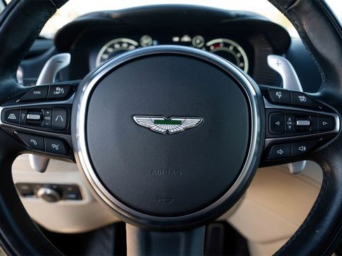 Used 2022 Aston Martin DBX image 18