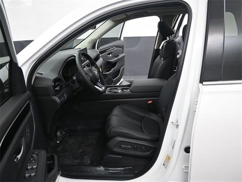 New 2025 Honda Pilot Touring image 6