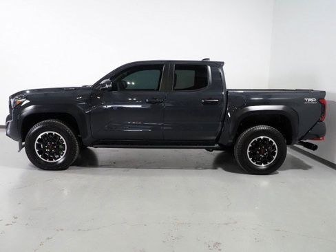 Used 2025 Toyota Tacoma TRD Off-Road image 8