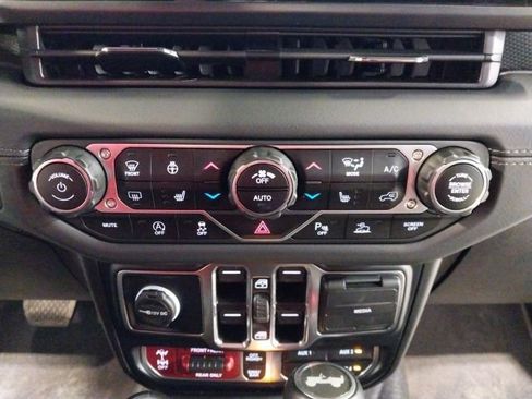 Used 2024 Jeep Wrangler Unlimited Rubicon image 19