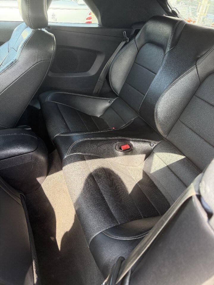 Used 2019 Ford Mustang Premium RWD image 12