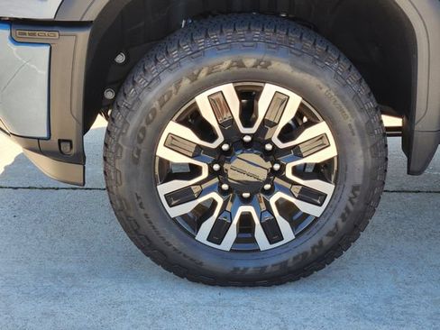 Used 2026 GMC Sierra 2500 Denali Ultimate w/ LPO, Black Badging Package AWD/4WD image 10